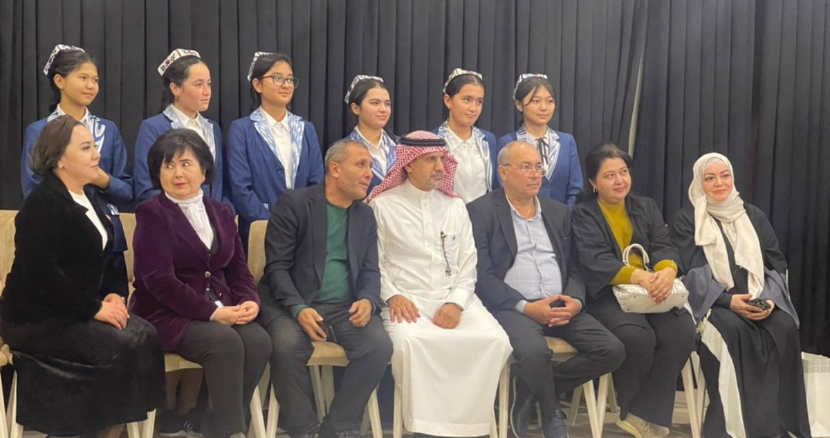 drmajedat's tweet image. لقاء معرفي في مدرسة/عبدالله قادري الإبداعية
(العلاقات الأدبية: الأوزبكية/العربية)
وتم تدشين عدة كتب تم ترجمتها من الأدب الأوزبكي إلى العربية
بمشاركة اتحاد كتاب أوزبكستان وعدد من الأدباء والشعراء والطلاب
@UzbekEmb_riyadh
@KSAembassyUZ 
@M_CIARS