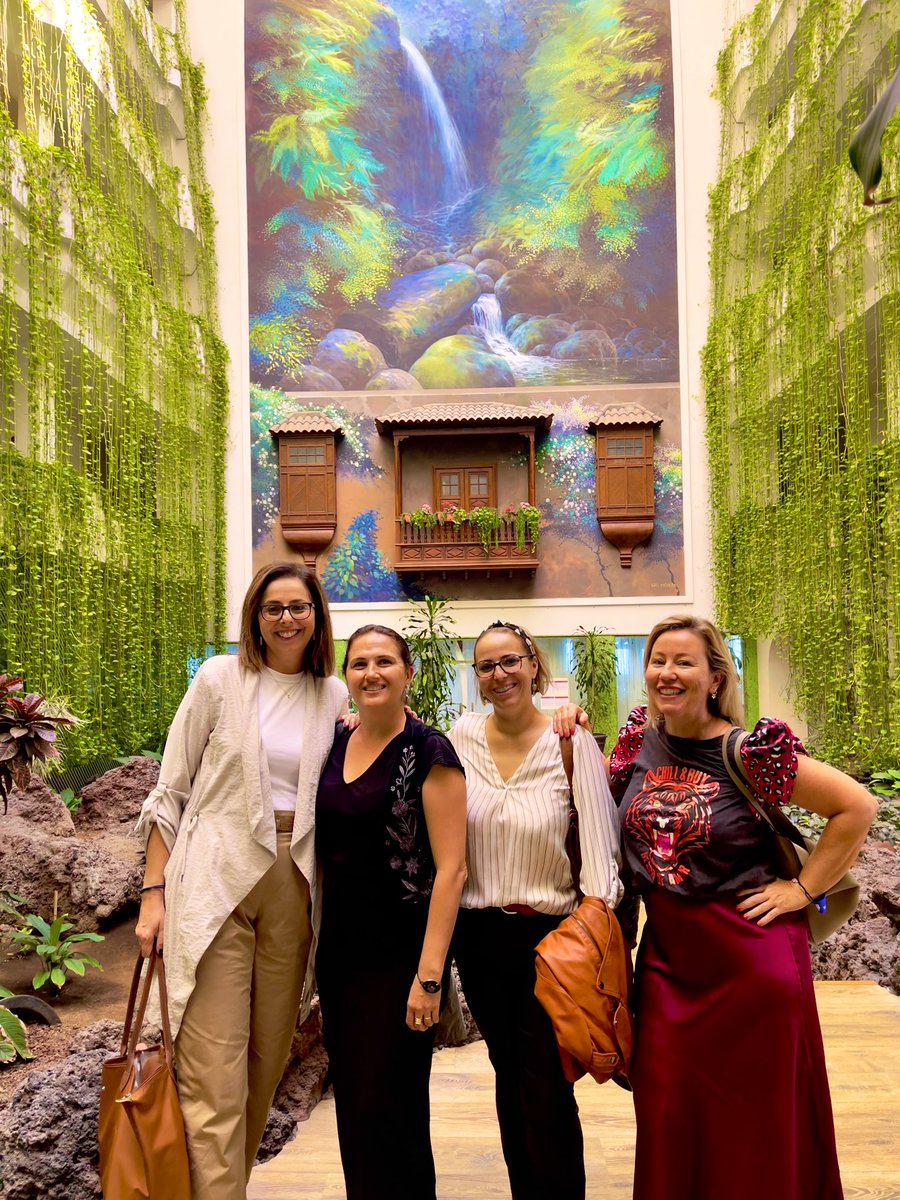 El equipo al completo en las #xxjornadaspalmerasdeenfermería 🤙🏼
<a href="/ENFislabonita/">EnfermeríaIslaBonita</a> 
<a href="/EnfermeriaCN/">EnfermeriaCanaria</a>