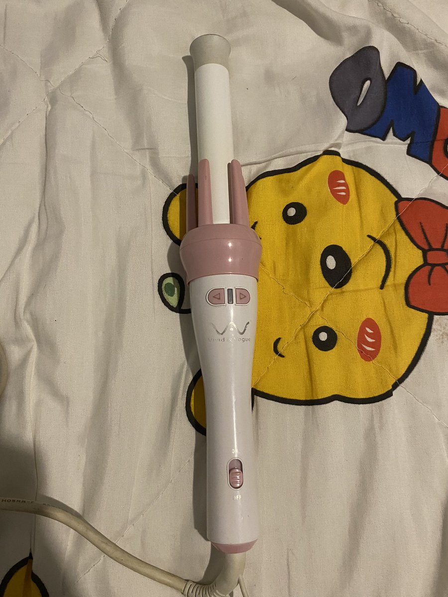 🧸ส่งต่อของเค้าคับบ

ที่ม้วน/ลอนผม vivid &amp; vogue แกน 28 mm 
-ลอนอยู่นานมากไม่คลาย

❗️390 บาทส่งฟรีค่ะ  เดมขอดูพตได้ค่า

#เสื้อผ้ามือสอง #เครื่องม้วนผม #ส่งต่อเสื้อผ้า #ส่งต่อเครื่องม้วนผม #vividandvogue #vividvogue #เครื่องม้วนผมมือสอง #โล๊ะตู้ #ที่ลอนผม #ส่งต่อvivid #ส่งต่อคสอ