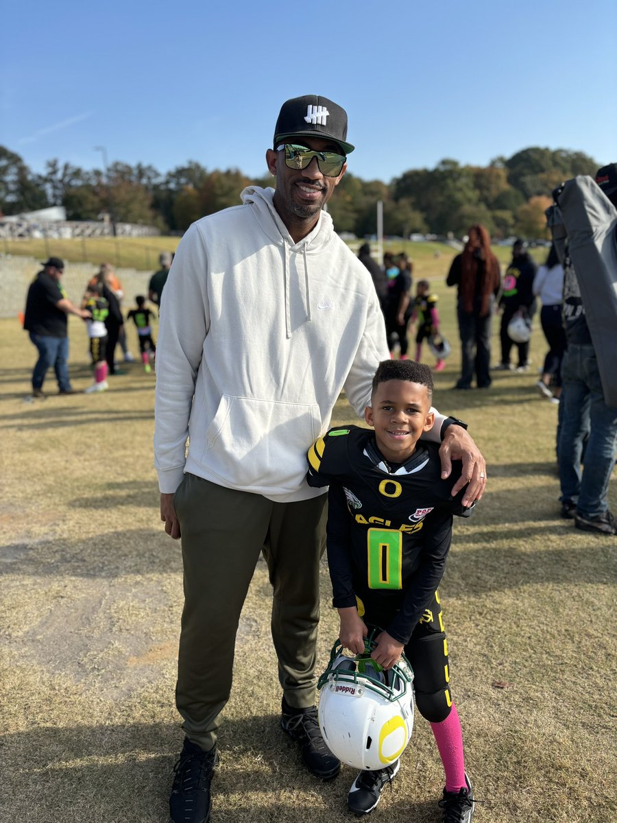 the5ivestrikes's tweet image. And just like that football season is over!
Mama said “No football.” But Daddy said “We playin!” Proud of 0️⃣ and his growth this year. 

Stay thirsty my friend.
#OdellEagles #7U