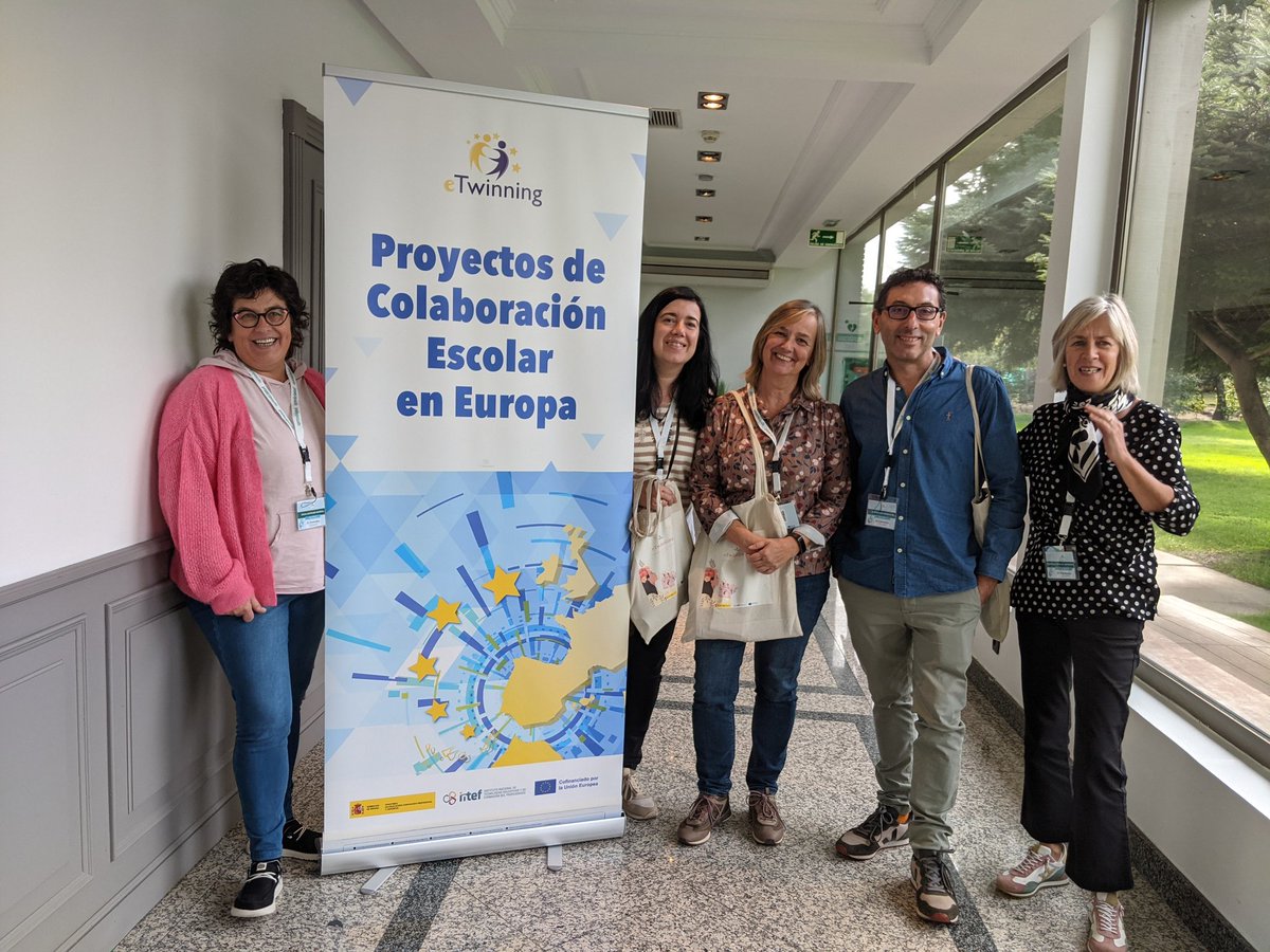 #euskeTwinning enbaxadoreak estatuko #eTwinning XI. topaketan.
ExeLearning eta eTwinning kitak landu ondoren, komunikazioari buruzko tailerrera goaz. Bagoaz!