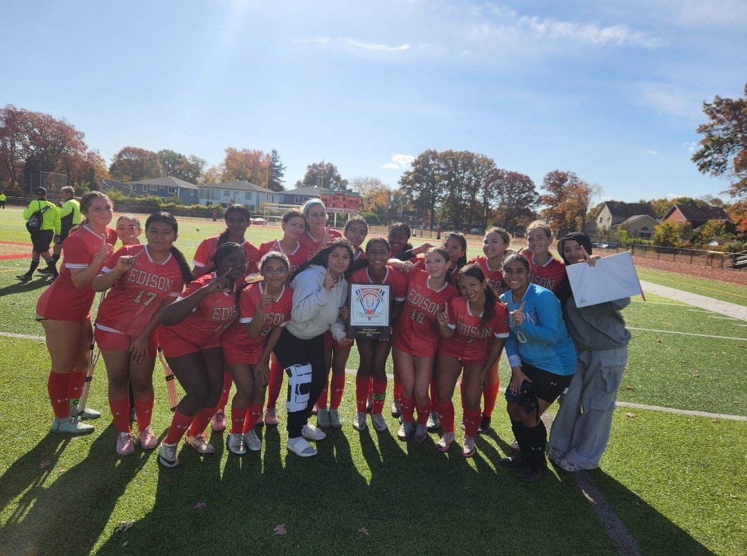 EHSEagleSoccer's tweet photo. GMC Invitational Champs!! 

Eagles get a 3-0 win against Middlesex in the finals ❤️💛

Isa ⚽️⚽️🅰️
Kayden ⚽️🅰️
Sam 🅰️

Awesome team effort to get the W!! 🙌🦅❤️💛 https://t.co/qz9mubZIZD