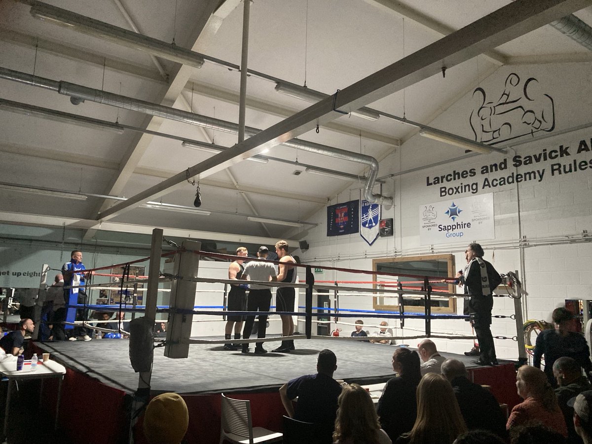 idpbash's tweet image. Number 9 with some light pre-match exercise 👌🏻🐜♥️