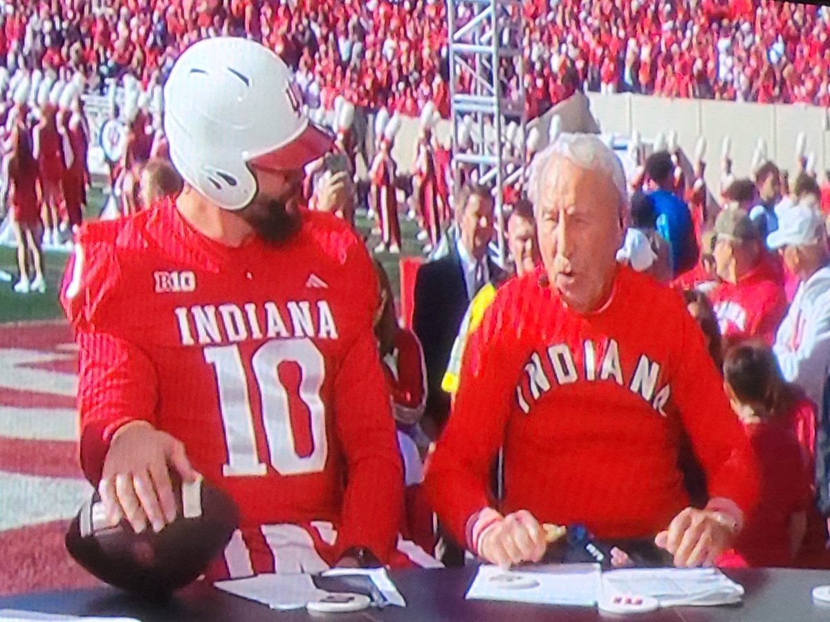 ed_klapak's tweet photo. Love to see Schwarbs in the baseball helmet! @CollegeGameDay #cubforlife https://t.co/ezlS0KCQNe