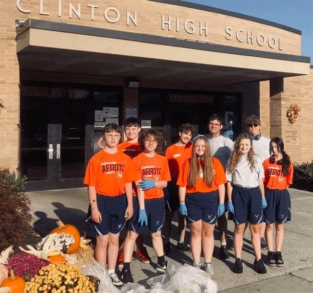 Simpleton4Life's tweet image. The Dragon Air Force JROTC is taking pride in our campus. Each block is joining in a campus cleanup walk around Clinton High School today!