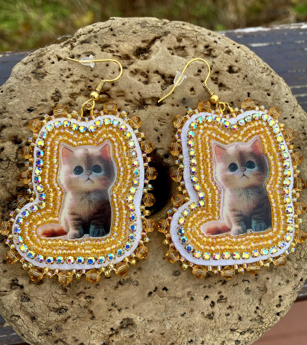 aidfleek's tweet image. $75 Meow, meow, meow 🎶 
Get your big eyes Meme kitties now! Send to your cat crazed Auntie and tell her free US shipping w code YODA 🐈 
#cat #catlover #cats 

look-beadwork.myshopify.com
