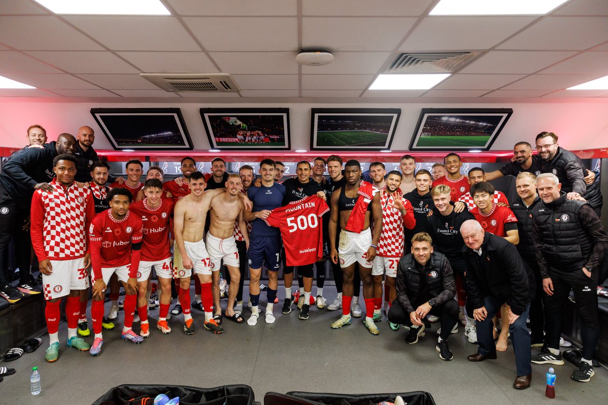 BristolCity's tweet photo. Congratulations to Pat Mountain on his 500th Championship game. 👏 https://t.co/OwfiqcaPUO