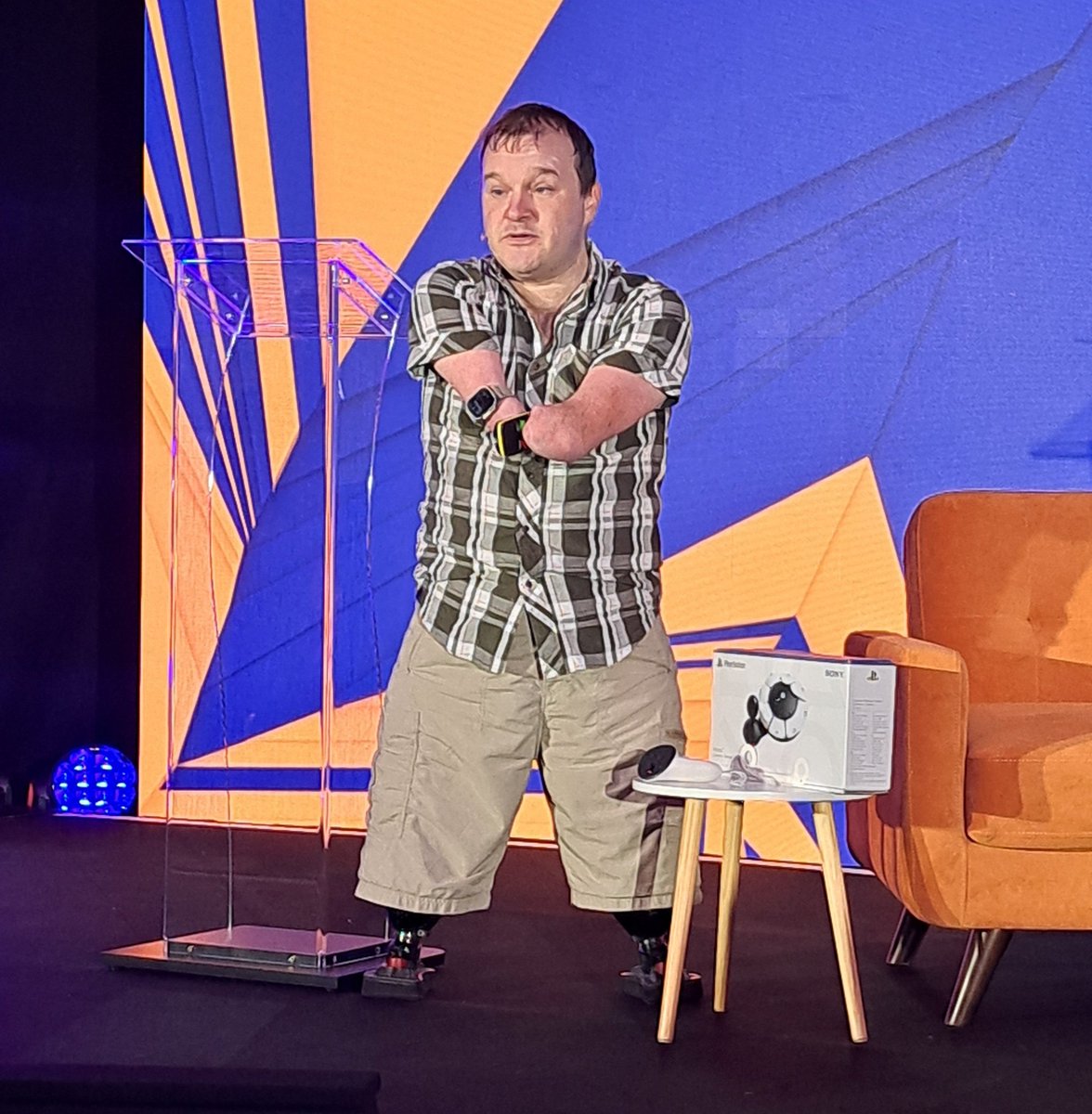 charlyfielder's tweet photo. Fab to catch up with the amazing @paulcarterTV at @ReachCharity annual family weekend. Paul is moving mountains in #Disability #accessibility in #gaming and in life.
#reachafw24
#inclusion https://t.co/wkmVYHhmU1