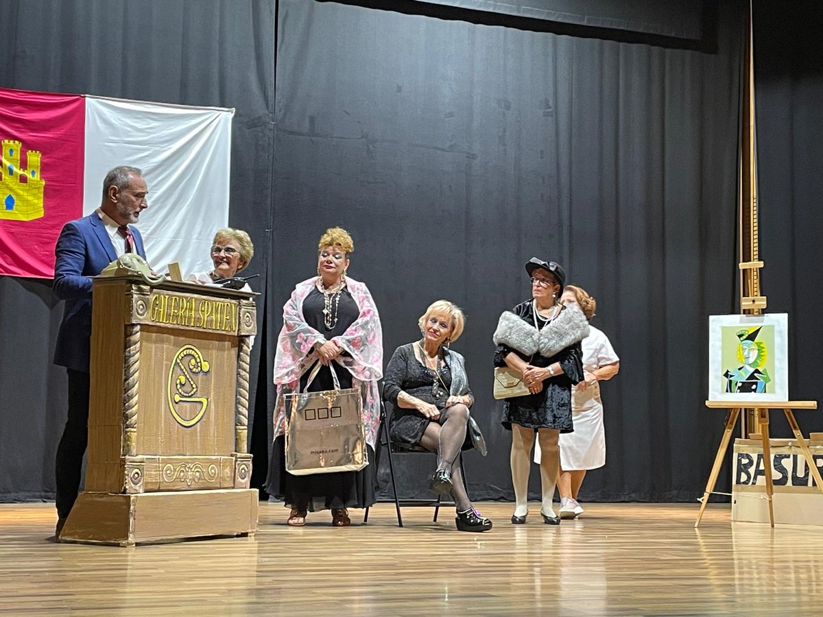 psoepinto's tweet photo. Una vez más, hemos disfrutado muchísimo en la XX semana cultura de la Casa Castilla la Mancha. Una obra muy divertida y unos actores magníficos.
Muchas gracias por invitarnos.
#PSOEPinto #PSOEPintoConLaCultura https://t.co/tUFEmDnGWY