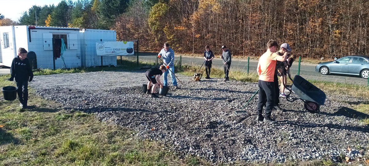 Fantastic turnout of volunteers to shift 20 tonnes of aggregate to provide a base for our new bike trials area. Great to see the enthusiasm and hard work, especially of our young trials riders from Clydesdale Colts and Scottish Bike Trials 👍