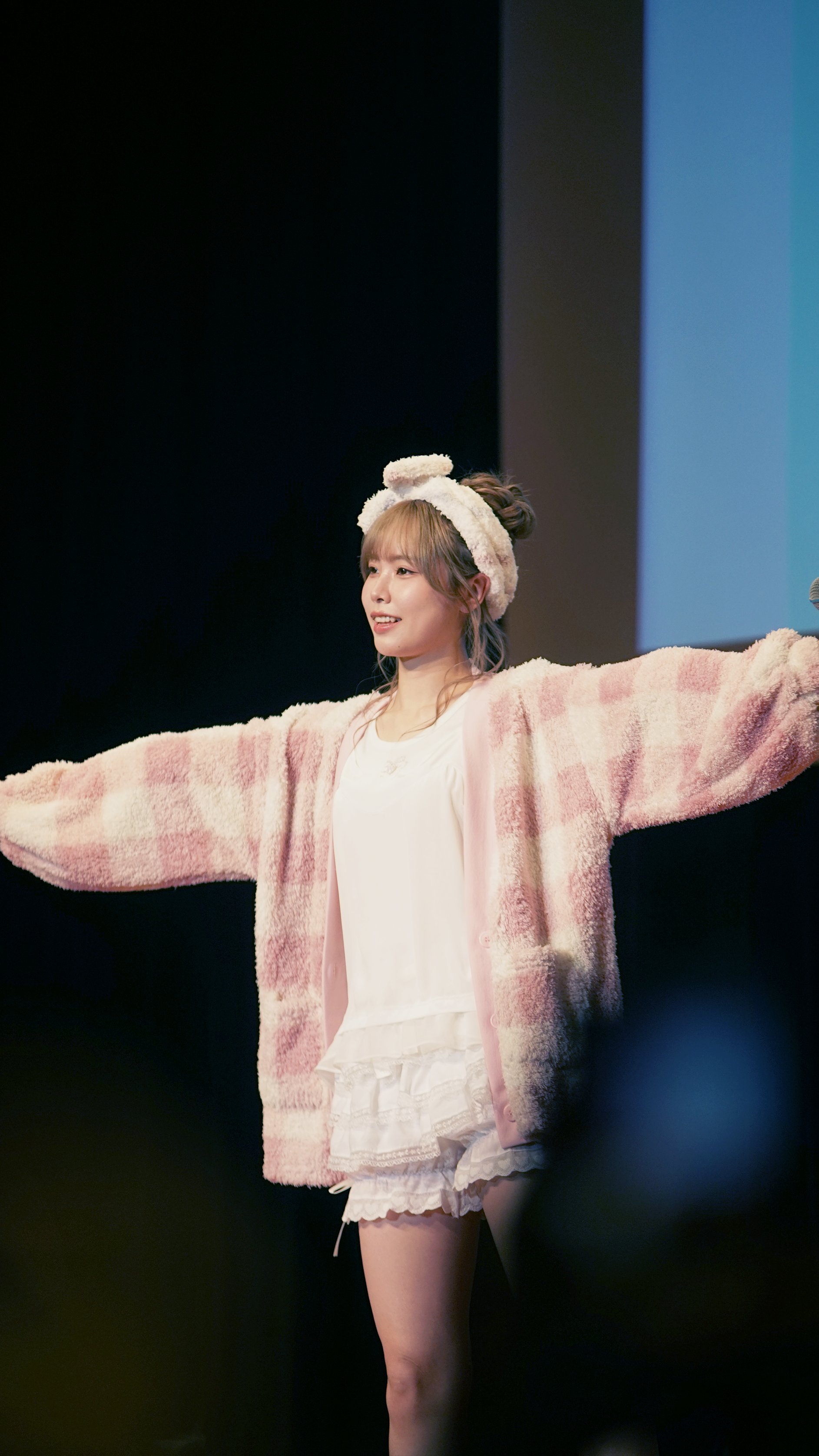 最新人気 Liyuu 鯉友集合等身大タペストリー アイドル アイドル