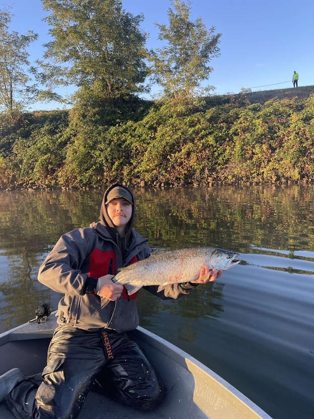 OregonFishingUS's tweet photo. Happy weekend to you all. Find our latest #OregonFishing report right here and have yourself a safe and enjoyable time out there. https://t.co/DXkj5JdjlJ

Photo: Ben Mulcahey with a nice coho at the forks of the Lewis River https://t.co/GDvgJ6xqqP