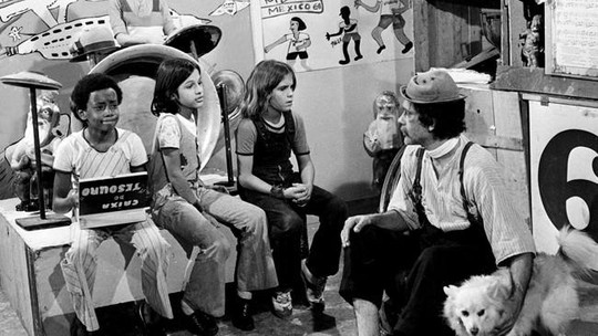 filomenaferret0's tweet photo. • #APatota (1972-1973)
De Maria Clara Machado, a novela teve 101 capítulos. A trama contava a história de um grupo de crianças pobres e ricas que moram juntos em uma vila e sonham em viajar para a África. https://t.co/irmww7mDby