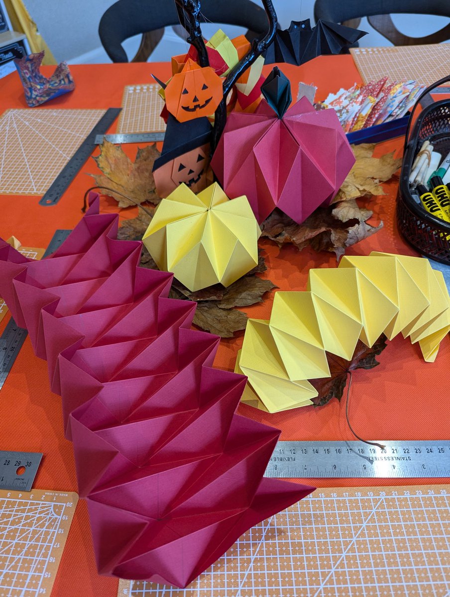 delbot1234's tweet photo. Origami is a great way to inspire kids into robotics. Lots of potential displacement to do work! And looks like a pumpkin too. https://t.co/XK6XS0RIST