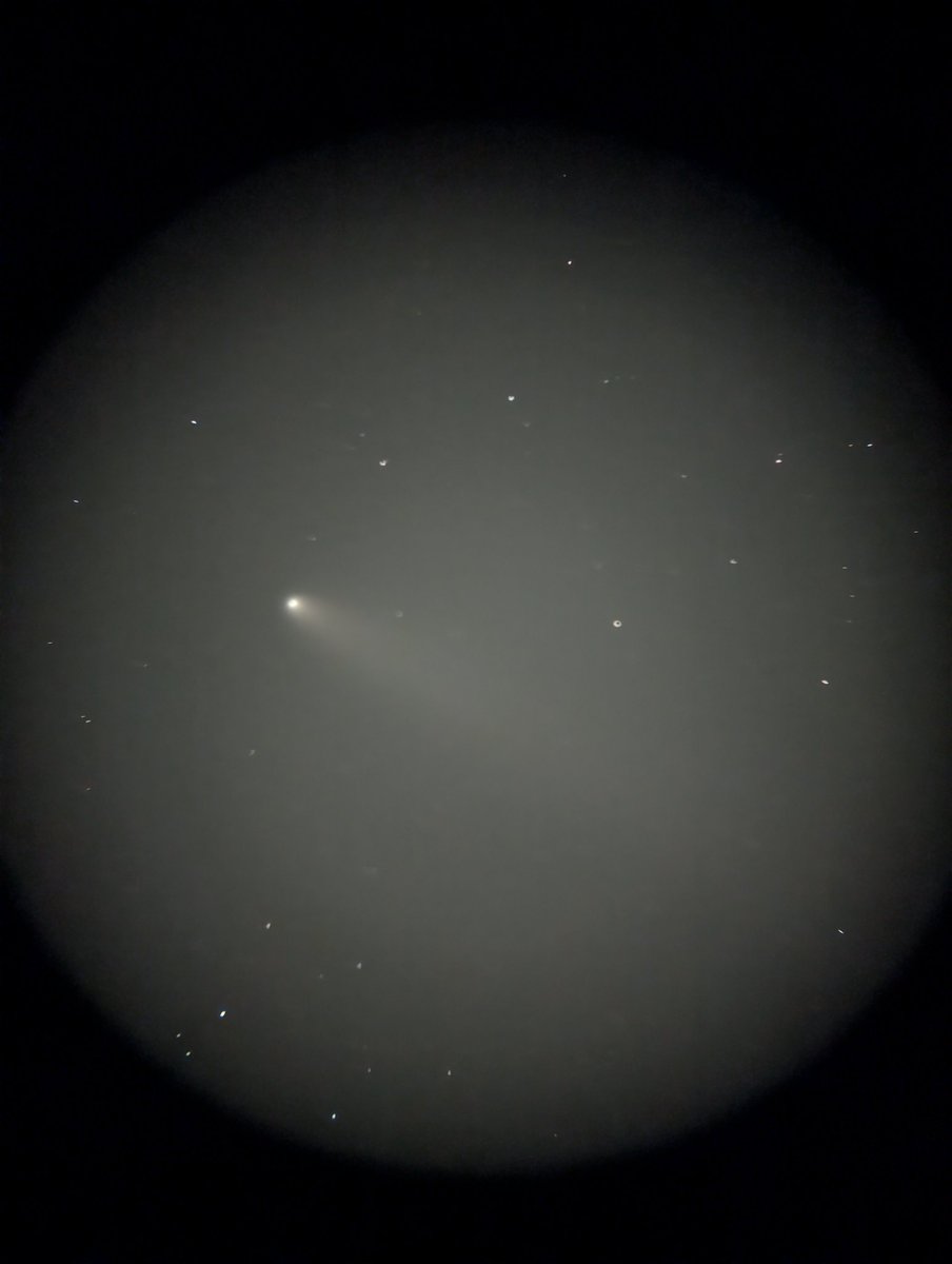 Astr0Batman's tweet photo. The comet #c2023a3 #tsuchinshanatlas through my #apertura #ad8 using #pixel9proxl 

A bit out of focus but the night mode wasn't very easy to use.
@GooglePixel_US
#stargazing #backyardastronomy https://t.co/oKD1rZpJDO