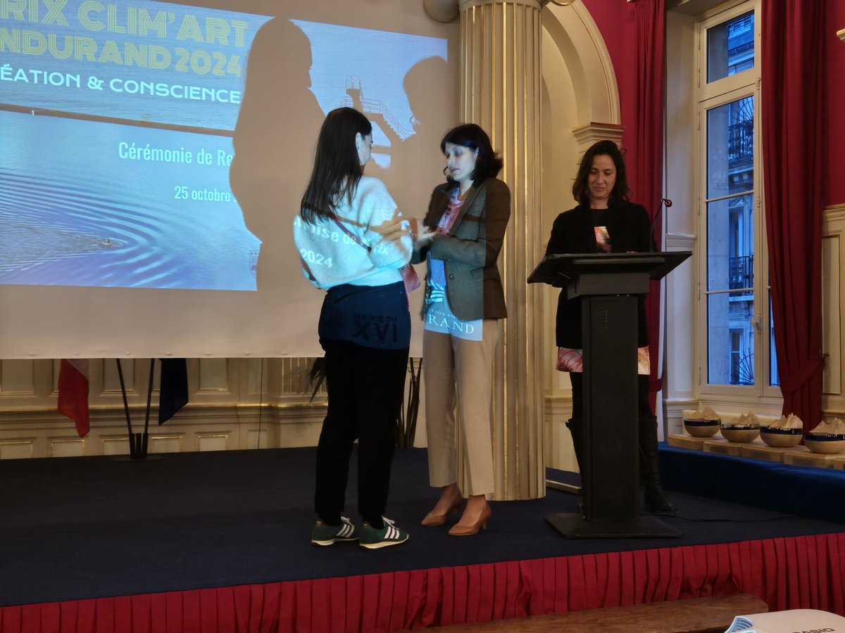 Samia BADAT KARAM ن (@samiabadat) on Twitter photo L'#art au service de la prise de #conscience de l'urgence #climatique. Avec <a href="/mairiedu16/">Mairie du XVIe</a> <a href="/Jeremy_Redler/">Jérémy Redler</a> et Bérengère Grée nous sommes fiers d'avoir accueilli la 1ère édition du prix #Climart de la Fondation #Andurand qui récompense les artistes engagés au service de la défense de L'#art au service de la prise de #conscience de l'urgence #climatique. Avec <a href="/mairiedu16/">Mairie du XVIe</a> <a href="/Jeremy_Redler/">Jérémy Redler</a> et Bérengère Grée nous sommes fiers d'avoir accueilli la 1ère édition du prix #Climart de la Fondation #Andurand qui récompense les artistes engagés au service de la défense de