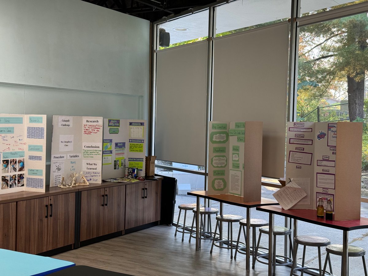 amber_brubaker's tweet photo. This year, we tried something new- we implemented a science fair for our 3-5 science classes. We partnered with @museknox and today our class projects were displayed at their family science fair. I’m so proud of our staff, students, staff, and school! Go @SmgMagnet ! #KCSRegion5 https://t.co/84mTuulkZW