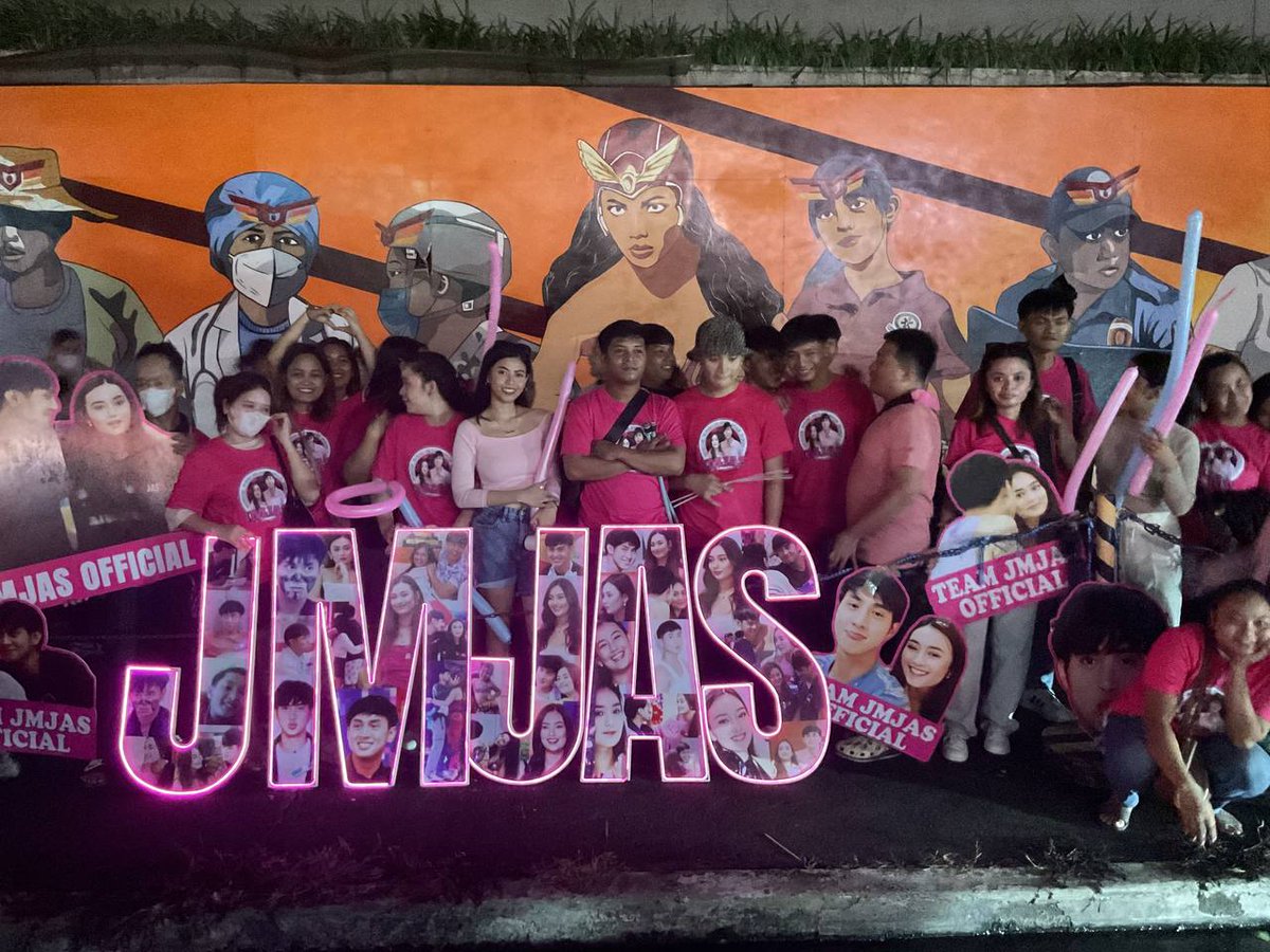 JASampunatics's tweet photo. Lets go team live! JMJas! JMJas! 

JMJAStay REAL 
#HelenaNiIbarra https://t.co/UsowzW9BsI