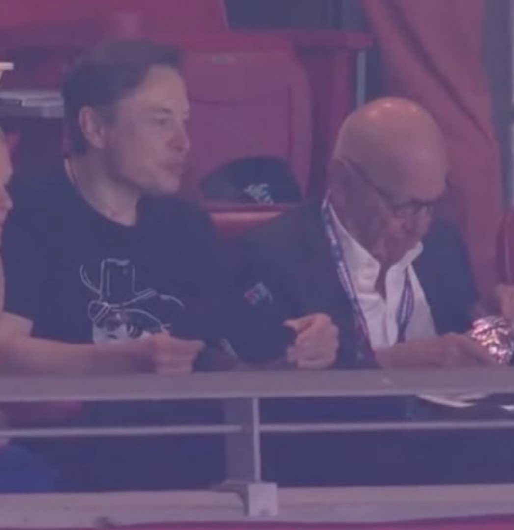 tomlkn's tweet photo. @TheRickWilson Just a matter of time before Bezos sells WaPo to Elon Musk or Rupert Murdoch. https://t.co/UlFq89u0XN