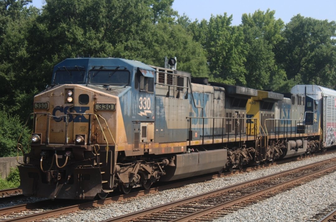 WarrenBeRandom's tweet photo. @Ngo_Media @WorldDarkWeb Train engines have panels on the front and rear, called cowcatchers. They are there to rid debris and reduce accidents. Sometimes trains have engines on the end, and if this one did, it more likely than not would strike him fatally.

Heres one of my pics as an example https://t.co/4ge8xBOgTQ