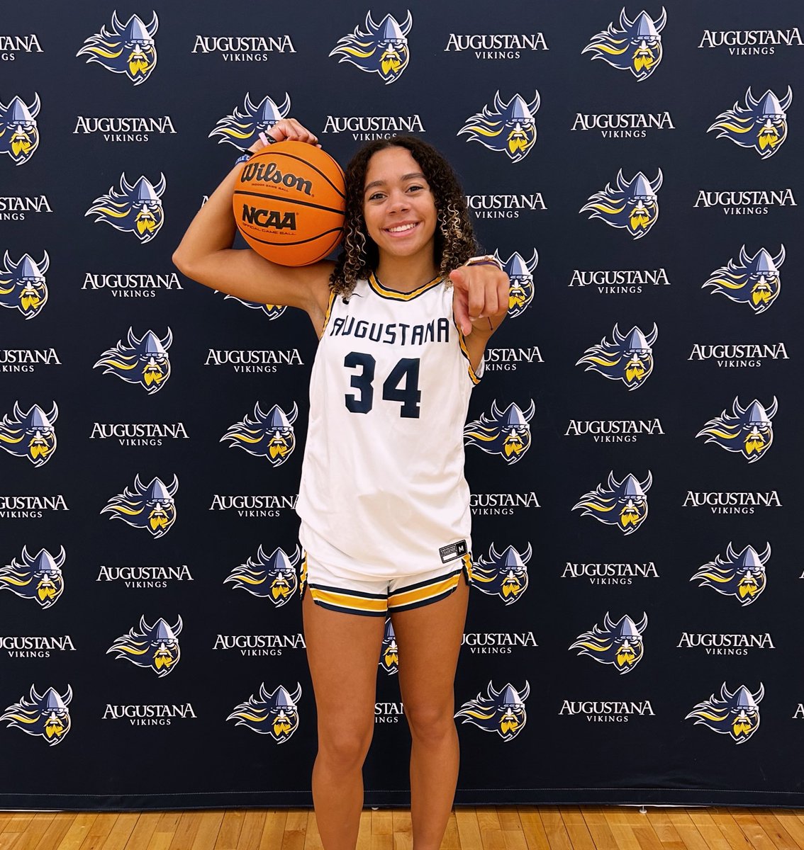 Raya Shaw (@shawraya) on Twitter photo After a great visit I am blessed to receive my first offer from <a href="/AugieWBB/">Augustana Women's Basketball</a>, I want to thank the coaching staff for the opportunity! <a href="/CoachNateVogel/">natevogel</a> <a href="/coachszabs/">Leah Szabla</a> <a href="/CoachAlyssia/">Alyssia Martinez</a> <a href="/TurkaljBarbara/">Barbara Turkalj</a>
<a href="/Coach_Peplinski/">Coach Pep</a>
@Playmkrs17uBSTL After a great visit I am blessed to receive my first offer from <a href="/AugieWBB/">Augustana Women's Basketball</a>, I want to thank the coaching staff for the opportunity! <a href="/CoachNateVogel/">natevogel</a> <a href="/coachszabs/">Leah Szabla</a> <a href="/CoachAlyssia/">Alyssia Martinez</a> <a href="/TurkaljBarbara/">Barbara Turkalj</a>
<a href="/Coach_Peplinski/">Coach Pep</a>
@Playmkrs17uBSTL