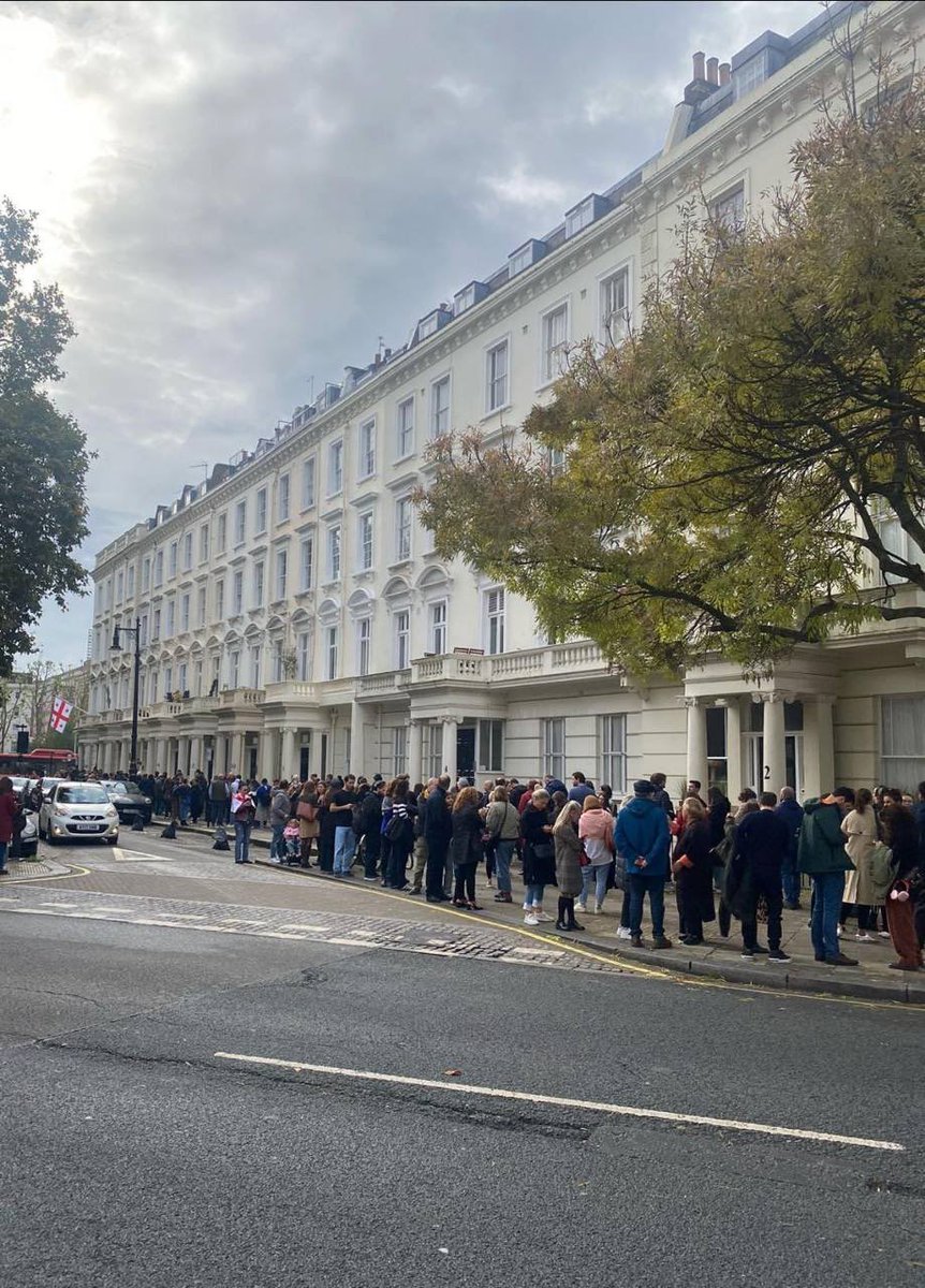 Mikiashvili_M's tweet photo. Georgian voters abroad are determined to reclaim the state. The endless queues demonstrate that.
It’s the first time ever that Georgian votes from abroad will matter, and the overwhelming majority is opposition.
Even in 2020 when GD got 48% in proportional vote, abroad voters gave them 29%. So of course GD didn’t open adequate amount of polling stations despite lawful requests.
They’ve now self-organized in thousands and tens of thousands to travel long distances and stay overnight to vote.
#GeVote2024 🇬🇪🇪🇺