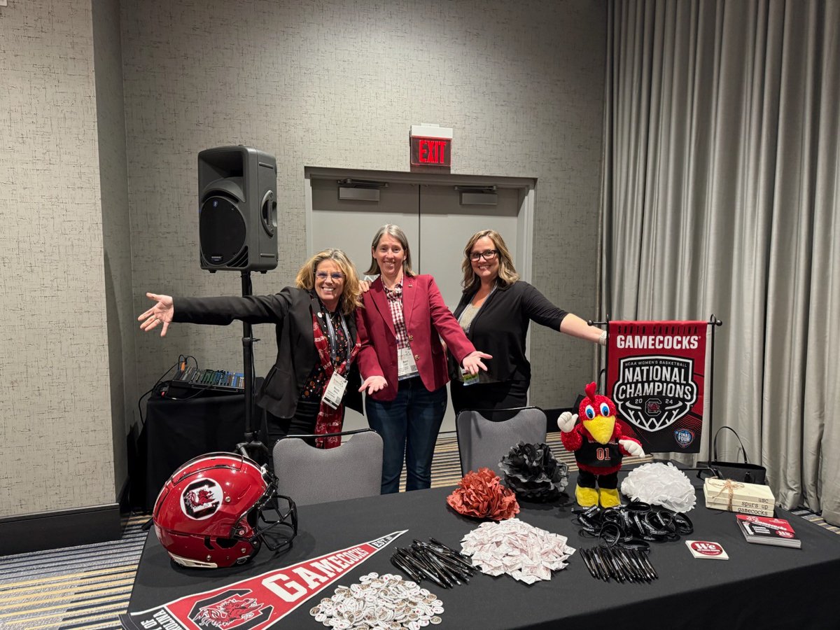 uofsccosw's tweet image. Our leadership is representing @UofSC Social Work in style at #CSWE2024! 🎉 #Socialwork is our superpower!⚡️ #Gamecocks