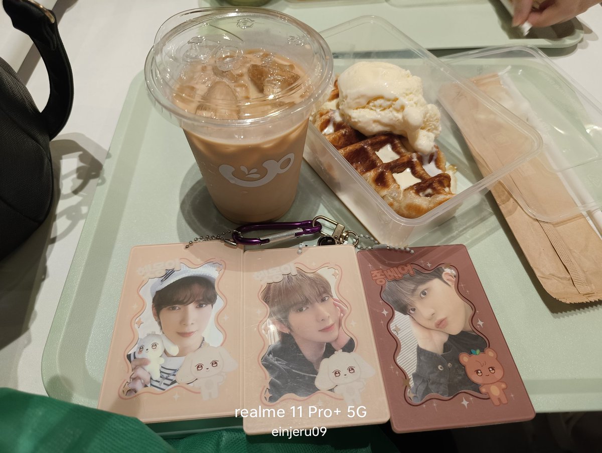 einjeru09's tweet photo. Celebrating jongho's bday & ateez anniversary...
Thank you so much @AteezCrewPH for another successful event โบ๏ธ di tlga uuwi ng walang dala ๐ฉท๐ฉท
See you soon sa mga sususnod na events ๐๐
#6oClock #WonderlandatCappo https://t.co/n8bS6ESDo2