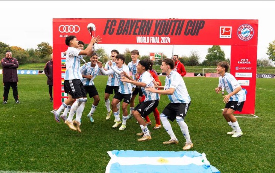 Selectivo de #Misiones, Campeón en la Youth Cup 2024: "¡Orgullo misionero y nacional!", expresó <a href="/passalacquaok/">Hugo Passalacqua</a>  <a href="/gobmisiones/">Gobierno de Misiones</a> y el <a href="/FCBayernEN/">FC Bayern</a>
noticiasdel6.com/selectivo-de-m…
