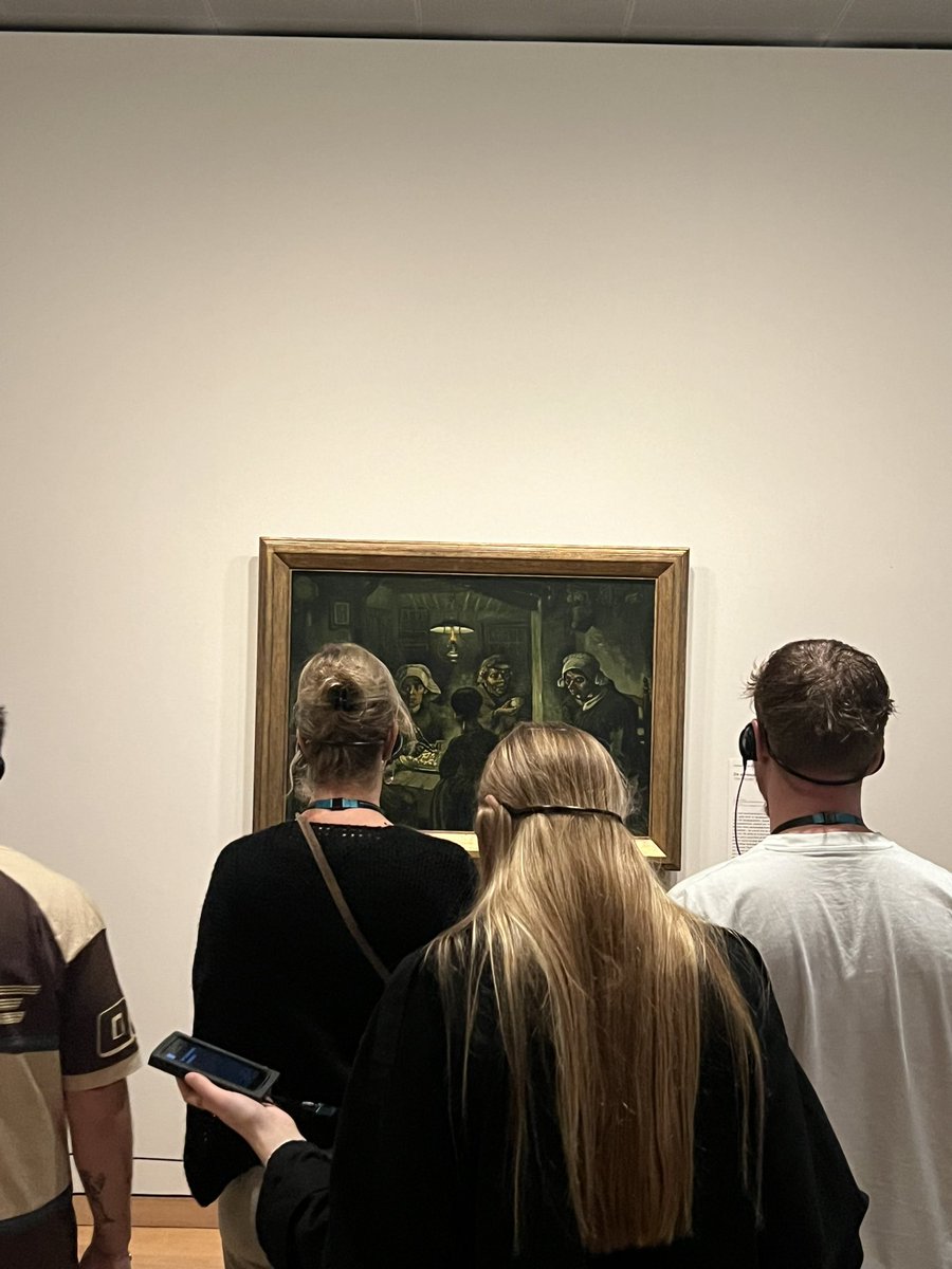 harmonyinbytes's tweet image. رحت متحف ڤان چوخ عشان اصور الناس