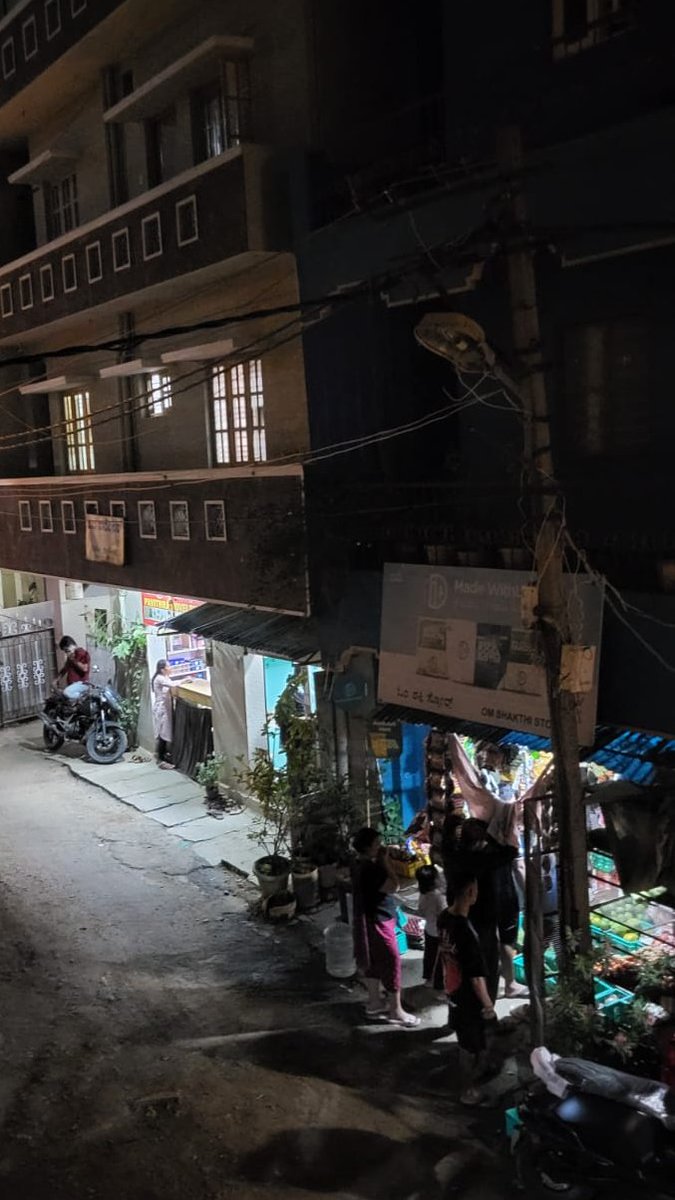 rgmanoj91's tweet photo. Few of the street Lights are not working from many days and it is too dark in the evening 
Location : 1st Main Road, Maheshwari Nagar, Mahadevapura, Bengaluru. 
Pls help here.

@BBMPCOMM @Bbmpcares @BBMPAdmn https://t.co/Fe8czw3kAW