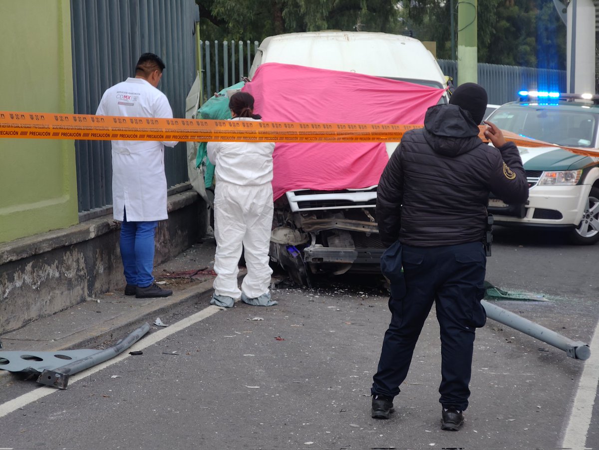 Aaronhdzg's tweet photo. #ULTIMAHORA Pierde la vida mujer entre 20 25 años de edad en accidente vial que afecta 2 carriles  en Av 608 en dirección Circuito interior @TuAlcaldiaGAM ya peritos en laborando. https://t.co/5xMPcZN9Uh
