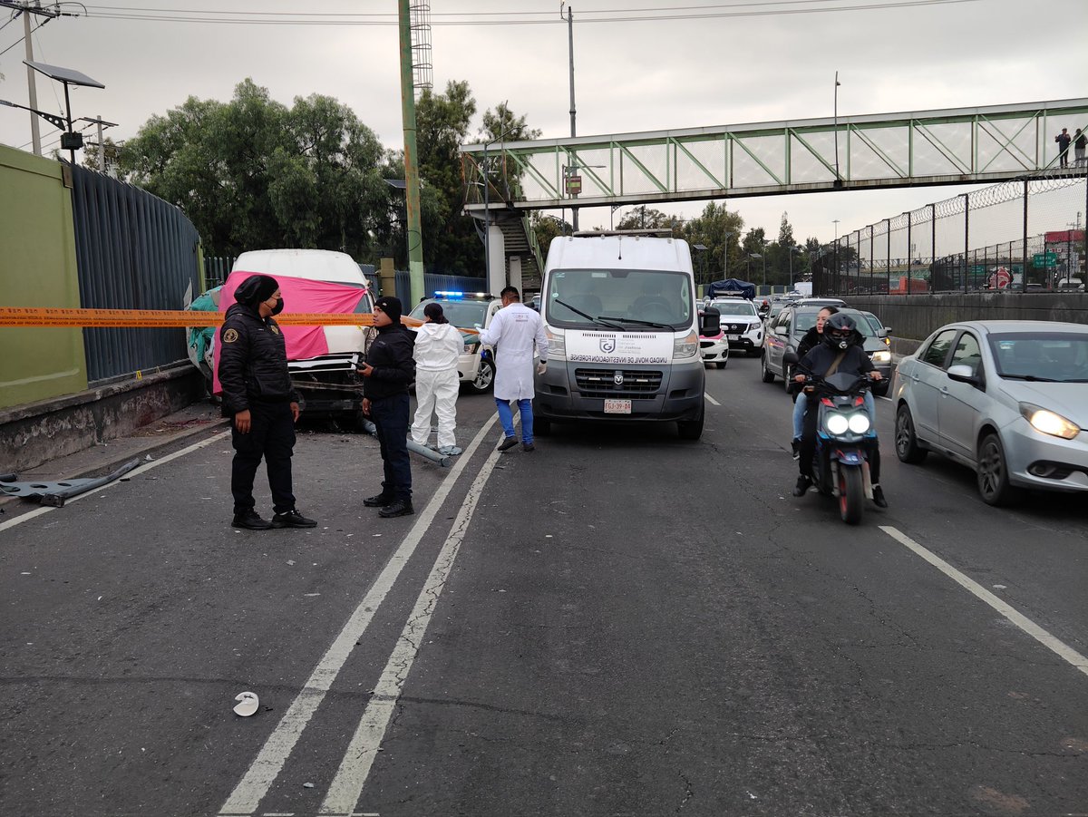 Aaronhdzg's tweet photo. #ULTIMAHORA Pierde la vida mujer entre 20 25 años de edad en accidente vial que afecta 2 carriles  en Av 608 en dirección Circuito interior @TuAlcaldiaGAM ya peritos en laborando. https://t.co/5xMPcZN9Uh