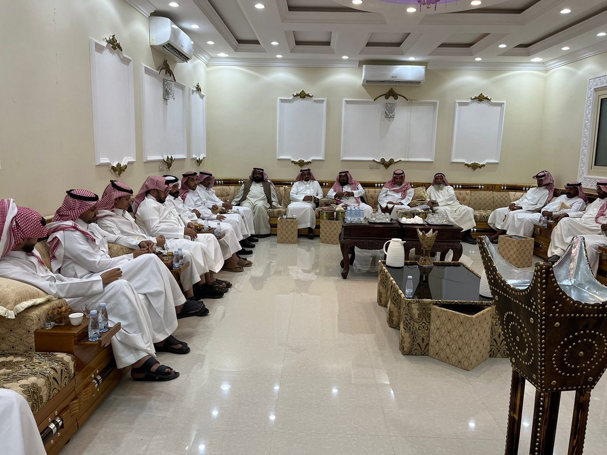 Mosa_albahlal's tweet photo. شرفناالشيخ العميدنايف بن سلطان الدويش

والوجيه هزاع ابوراس كماحضرجمع من
 
الأعيان والشعراءوالأدباءوالضيوف الكرام فلهم

 مناجزيل الشكرعلى حضورهم وتشريفهم

#الراوي_موسى_البهلال https://t.co/mgfjihw2xC