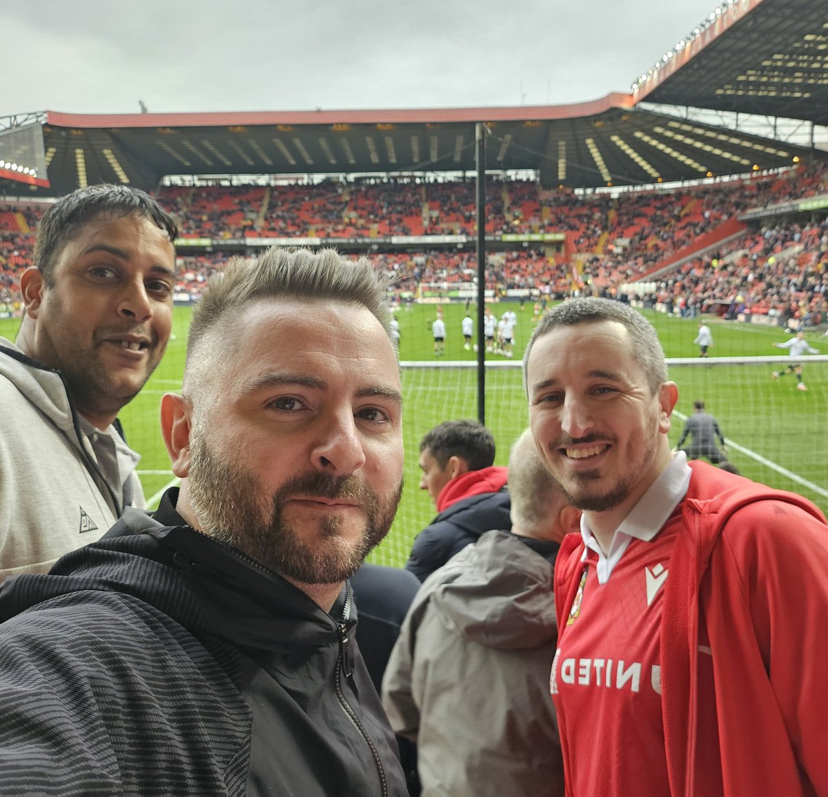 Lil break from <a href="/EGX/">EGX</a> to head off to see <a href="/Wrexham_AFC/">Wrexham AFC</a> play Charlton Athletic! <a href="/karlembo/">Karl Embo 🏴󠁧󠁢󠁷󠁬󠁳󠁿 BlueSky</a> <a href="/RiceNPeaRoy/">RiceNPeaRoy</a>