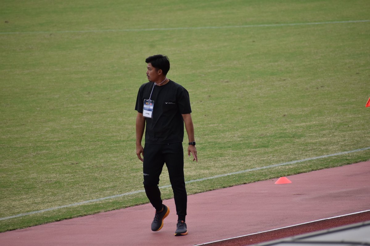 1011htm's tweet photo. 今日の対戦相手は鹿島学園サッカー部卒業生中村彰吾さんがヘッドコーチの水戸葵陵でした
12月で葵陵を辞めるとのことで指導者として最後の選手権。応援の部員たちからも中村彰吾コールが響き渡っていました
人間性も素晴らしくきっとみんなから愛されたコーチだったに違いない
お疲れさまでした https://t.co/qDIGqBNqDU