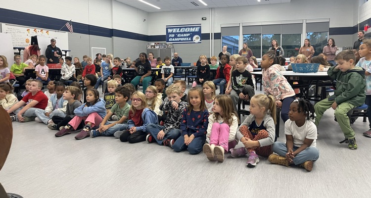 kivy0129's tweet photo. Apple Day for our 1st graders! They made fresh apple cider. https://t.co/A2QN5JSTyD