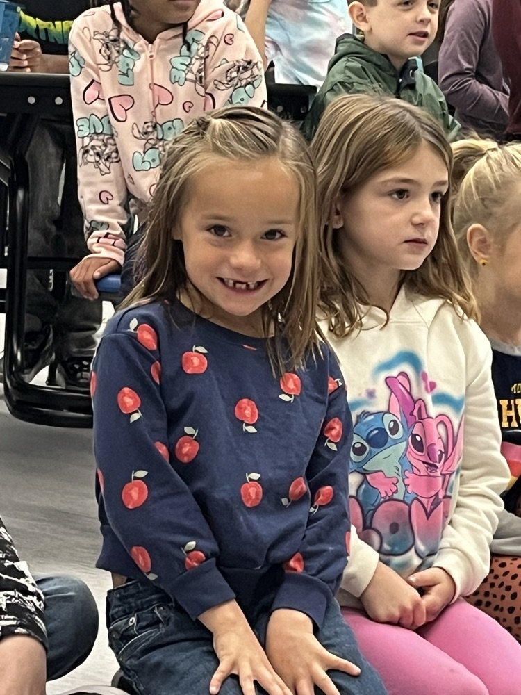 kivy0129's tweet photo. Apple Day for our 1st graders! They made fresh apple cider. https://t.co/A2QN5JSTyD