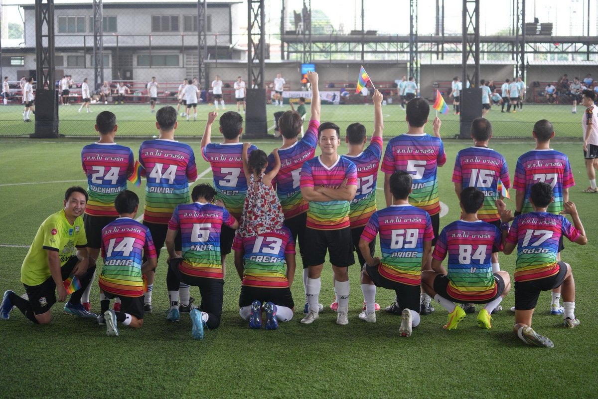 Viput_srivaurai's tweet photo. อีก 1 ปี⚽️สำหรับฟุตซอลนักบินการบินไทย
พูดได้เต็มปากว่ามีความสุขทุกครั้งที่ได้เจอพี่ๆ เพื่อนๆและน้องๆ ทุกคนครับ❤️
#THAIpilot https://t.co/j4ekCe00A5