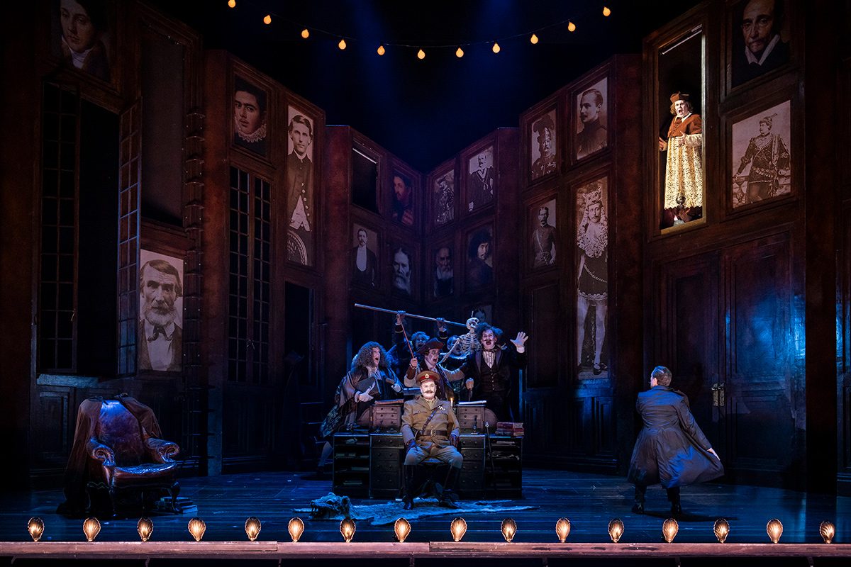 👻🎩 When the night wind howls... we open #ONRuddigore <a href="/GrandTheatreLS1/">Leeds Grand Theatre</a>! Toi Toi Toi to the whole team for tonight. 

If you're joining us to find out who's been a Bad Baronet (tsk tsk), let us know what you thought. 

Explore 👉 bit.ly/ONRuddigore