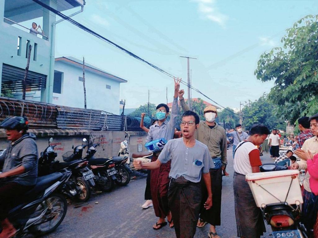 kyawthet_lwin's tweet photo. "ဒေါက်တာတေဇာစန်း ဦးဆောင်ပြီး မန္တလေးမှာ ဆန္ဒပြ"

အောက်တိုဘာလ ၂၆ ရက်နေ့ ဒီကနေ့မှာ ဒေါက်တာတေဇာစန်း ဦးဆောင်ပြီး မန္တလေးမှာ ဆန္ဒပြခဲ့ကြတာပါ။

၁၀၂၇ နှစ်ပတ်လည် မတိုင်မီမှာ လုပ်သွားတဲ့ မန္တလေးရဲ့ အခင်းအကျင်းက အရမ်းကို လှပ​ သေသပ်လွန်းပါတယ်။ https://t.co/cWngIyk3kl