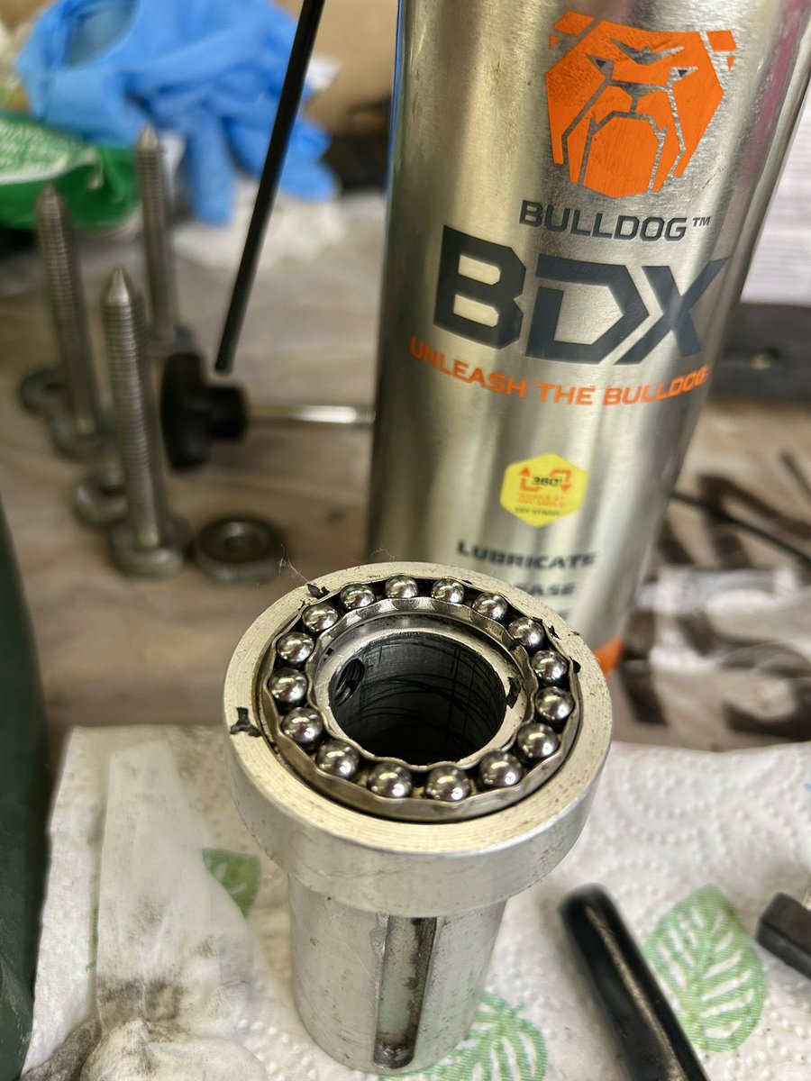 mototingle's tweet image. BDX is integral part of my toolbox. Its lubrication properties are top notch. It keeps everything running smoothly, reducing wear and tear, it removes varnish and ensures a job well done. Highly recommend for professional use! 🛠️ #BulldogBDX #WorkshopEssentials #LubricationMagic