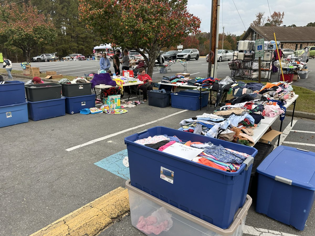 swchristian's tweet photo. The SCA multifamily parking lot sale is open for business! Today only until 2 PM!

11301 Geyer Springs Rd - 72209 https://t.co/dyrymvNe4G