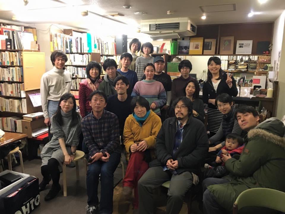 suzuki_takuji's tweet photo. 明日、SF映画『ゾンからのメッセージ』が岡山市にて初上映されます。サブスクも円盤も出てない！何故なら生粋の他の人と暗闇でスクリーンで観る映画体験の為に作ったから！この機会を見逃さないで！写真は、仙台火星の庭で、ゾンに音楽を宿した澁谷浩次&amp;YUMBOの皆さんに完成を観せた試写会の夜の一枚！ https://t.co/kmiNICf6jh