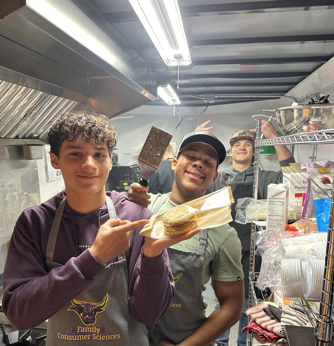 Rise and grind! 🍳🥓🧀🥯☕️ Breakfast crew <a href="/KDaneFACS/">Krysten Dane</a> #FCS #CTE