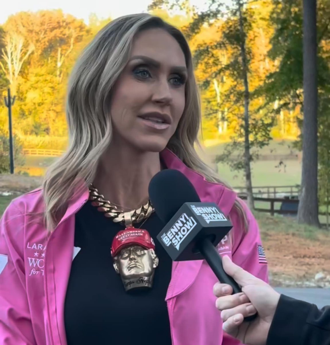chipfranklin's tweet photo. What comes to mind when you see Lara Trump in this photo and her necklace? https://t.co/JvGUALZf7d