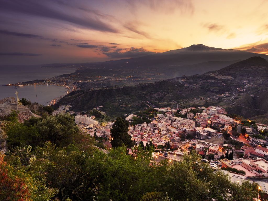 CasaMiaTours's tweet photo. Traveling to Italy in the low season offers many benefits beyond lower prices and fewer crowds. This time of year reveals Italy’s rich culture, diverse geography, and extensive cuisine. https://t.co/h8594w4Wo7 https://t.co/9BJIgExYuD
