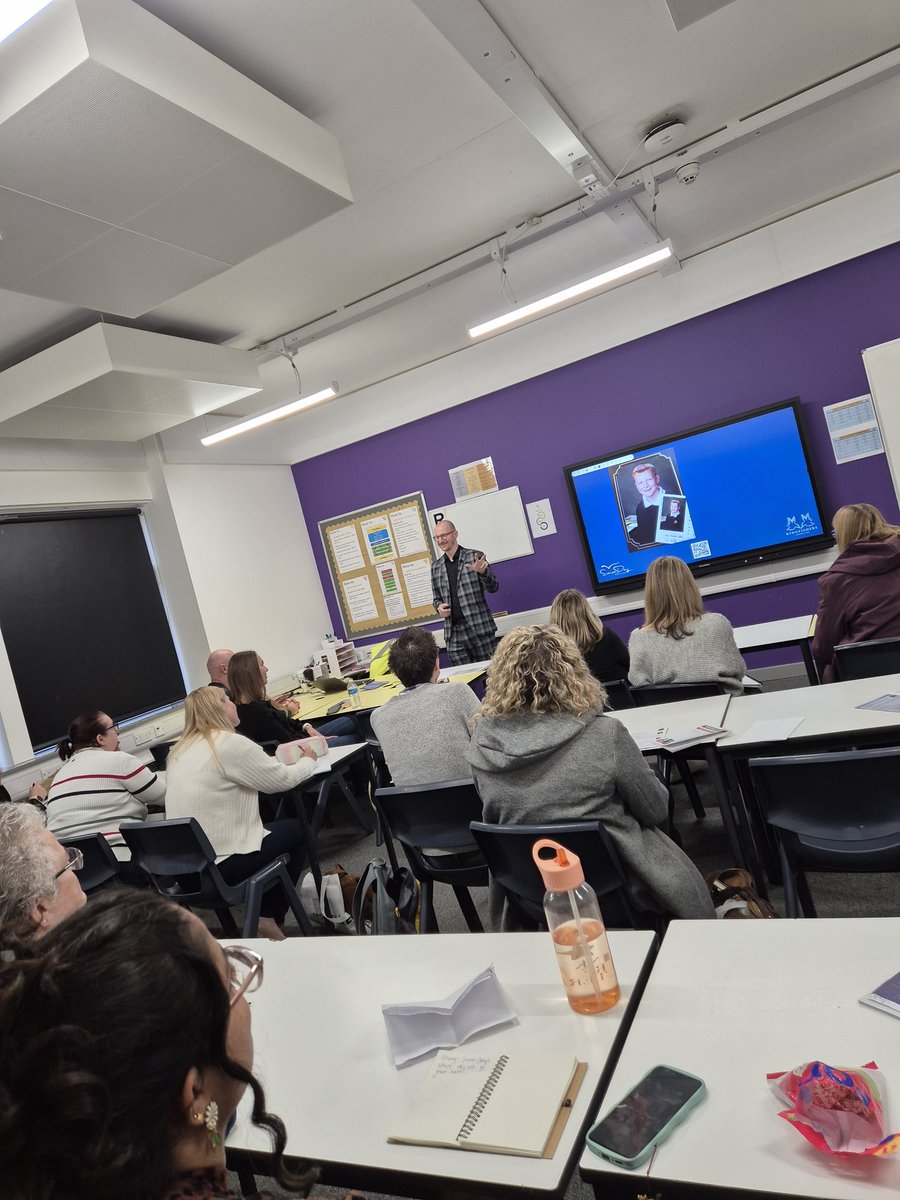 researchEDMK's tweet image. Simon Day on oracy!