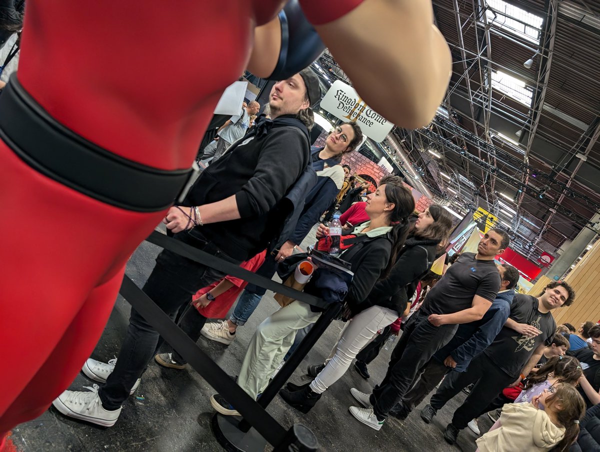 Microids_off's tweet photo. Que de monde pour tester nos jeux aujourd'hui à la @ParisGamesWeek ! 🤩
#PGW24 #MicroidsPGW https://t.co/iCCA9ObJU5