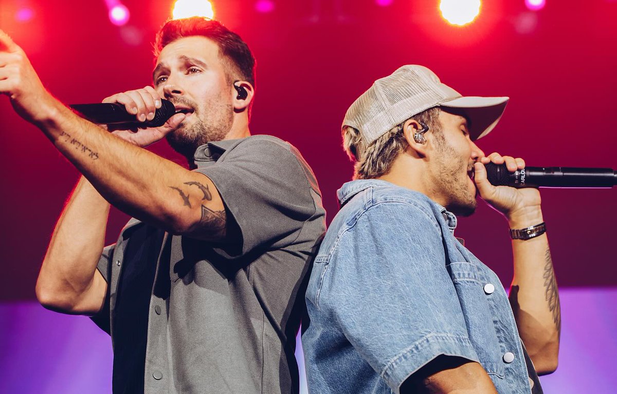 RushersLATAM's tweet photo. Increíbles fotografías del concierto de anoche en la Arizona State Fair 📸🎠 

Por oliviakhiel a través de Instagram #BigTimeRushPhoenix https://t.co/nS4MjfBL3i